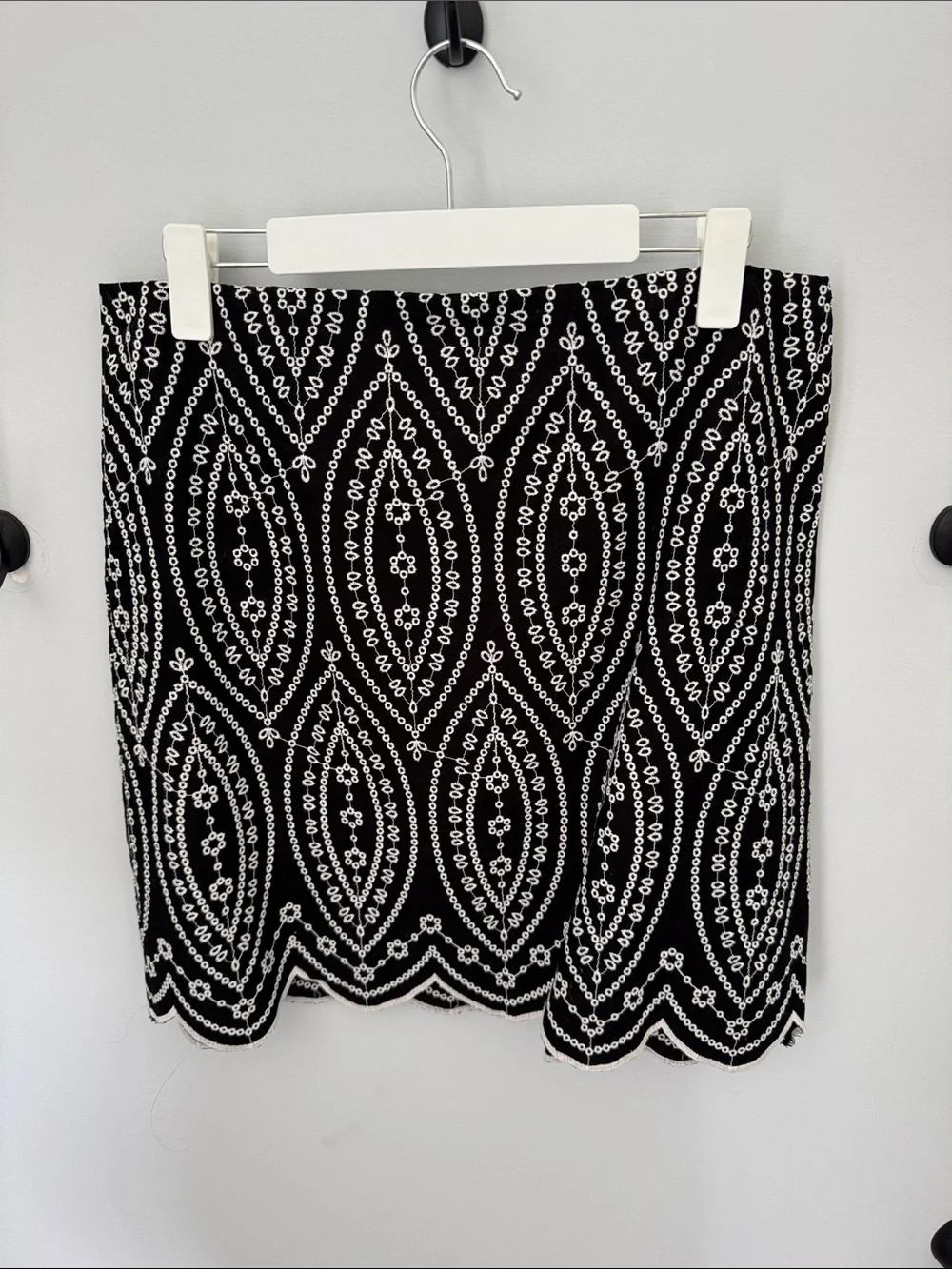 NWT Loft Black and White Embroidered Eyelet Pencil Skirt